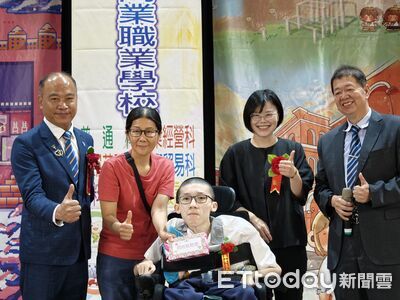 患肌肉萎縮症！　嘉義高商郭健安繁星錄取嘉大