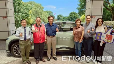 精進醫療服務也拚環保減碳　埔榮獲贈全院締一台純電動醫療巡迴車