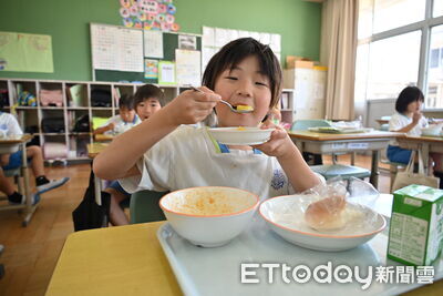 台南金鑽鳳梨直送日本友誼市　學生營養午餐甜喊：謝謝台南！