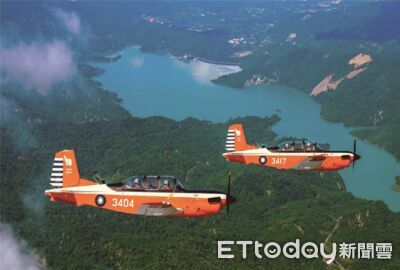 快訊／空軍T-34失事2殉職飛官身分曝　飛行時數都超過2100小時