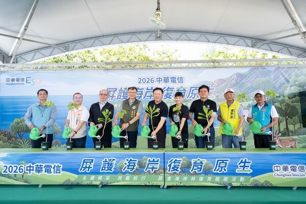 ▲中華電信永續大使戴資穎(右四)宣告護林撫育的綠色使命。(圖／中華電信提供)