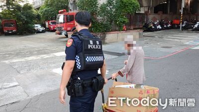 基隆97歲失智嬤街頭迷路「哭到發抖」　暖警地毯式訪查助返家