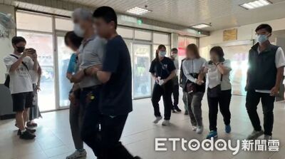 父母見兒屍心碎癱軟！T-34墜機2中校殉職　盧季佑家屬潰堤淚崩