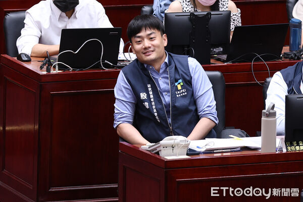 ▲研考會主委殷瑋出席市政總質詢。（圖／記者林敬旻攝）