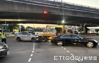 台中「千萬級車禍」！保時捷撞賓士S400　車頭爆開爛毀畫面曝