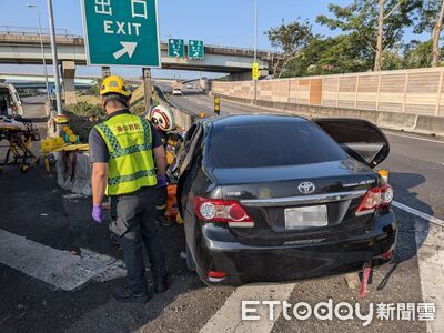 快訊/國1南向神岡段轎車撞槽化島 駕駛送醫搶救不治