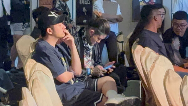 吳宗憲兒子鹿希派與孫安佐前經紀人重讀當晚也特別到台中觀賽。（圖／讀者提供）