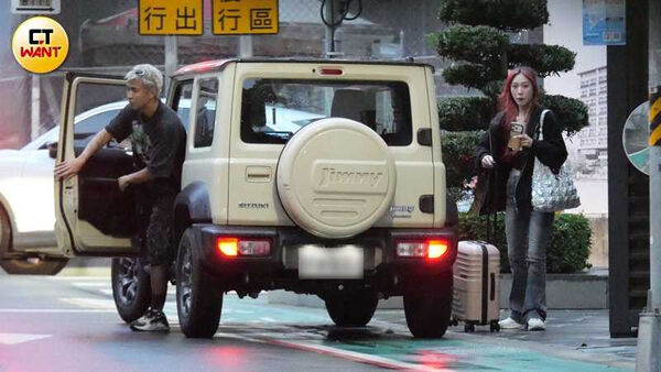 一晚會兩男1／「甜辣女神」顗安車會饒舌歌手互動親密　宵夜打包大15歲前職籃球星返住所