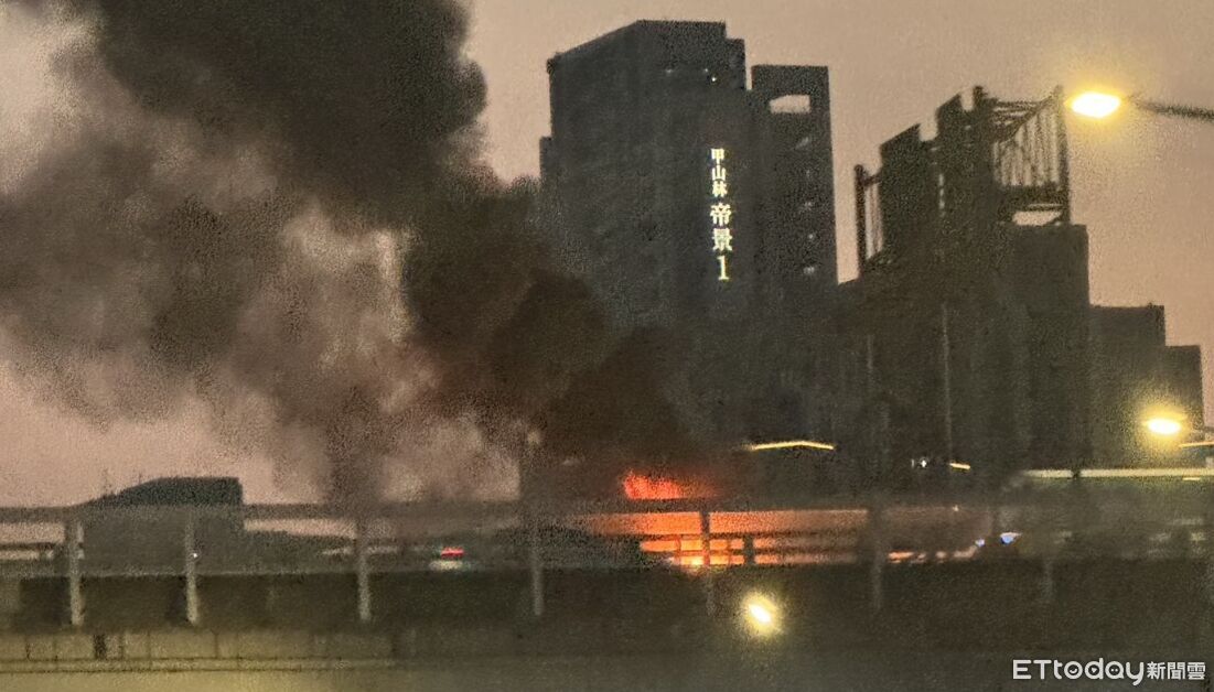快訊/火煙狂竄畫面曝!新北環快小貨車起火...3人驚險逃生