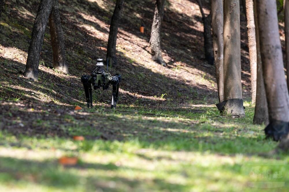 可連續操作3小時 中科院機器狗支援灘岸巡檢