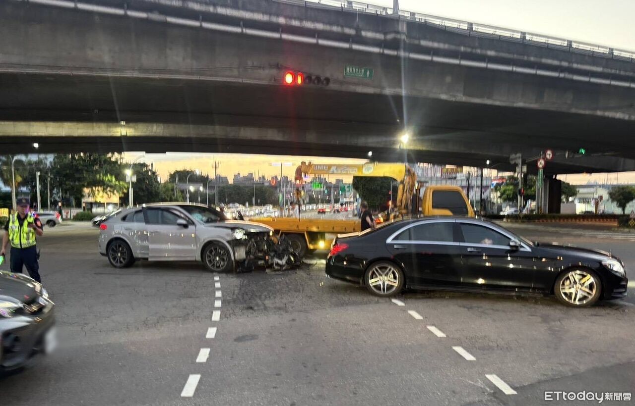 台中「千萬級車禍」!保時捷撞賓士S400 車頭爆開爛毀畫面曝