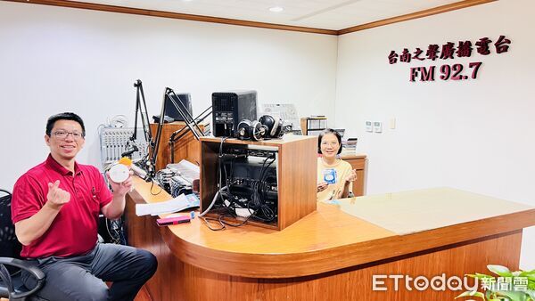 台南市警三分局義勇交通警察中隊三日舉行新、卸任中隊長交接典禮，由三分局長劉怡宗親自主持監交儀式。（記者林云翻攝，下同）