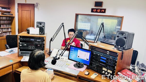 台南市警三分局義勇交通警察中隊三日舉行新、卸任中隊長交接典禮，由三分局長劉怡宗親自主持監交儀式。（記者林云翻攝，下同）