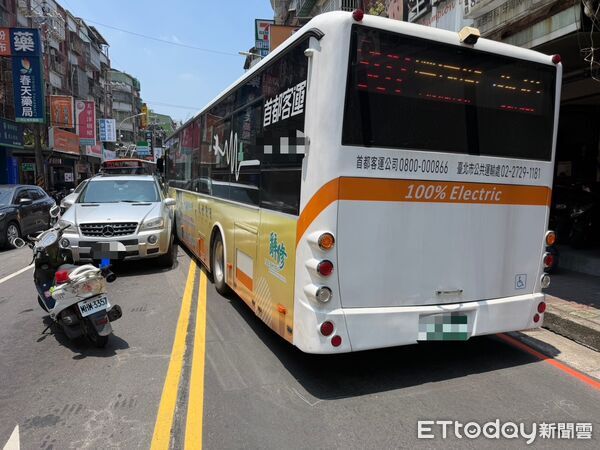 ▲▼公車閃違停             。（圖／記者陳以昇翻攝）