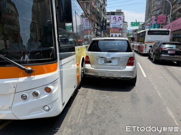 ▲▼公車閃違停             。（圖／記者陳以昇翻攝）