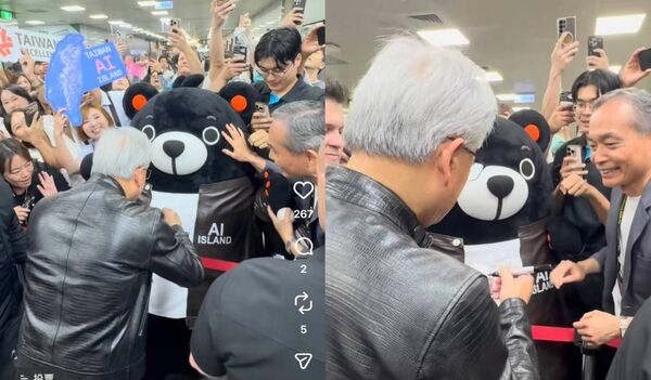 ▲左圖黃仁勳在台灣精品福熊身上簽名；右圖右貿協處長李文鉦還多要到台灣精品球的簽名。（圖／貿協提供）