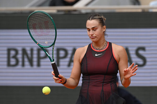 ▲法網頭號種子的白俄羅斯球后莎芭蓮卡（Aryna Sabalenka）爆冷8強止步，施耐德（Diana Shnaider）逆轉晉級，今年女單也將誕生新后。（圖／達志影像／美聯社）