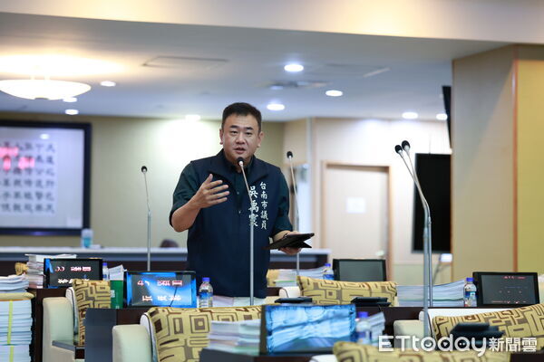 ▲台南市議員吳禹寰關切南科四期開發後恐帶來大量通勤人潮，要求市府提前建構南關線交通網絡。（記者林東良翻攝，下同）