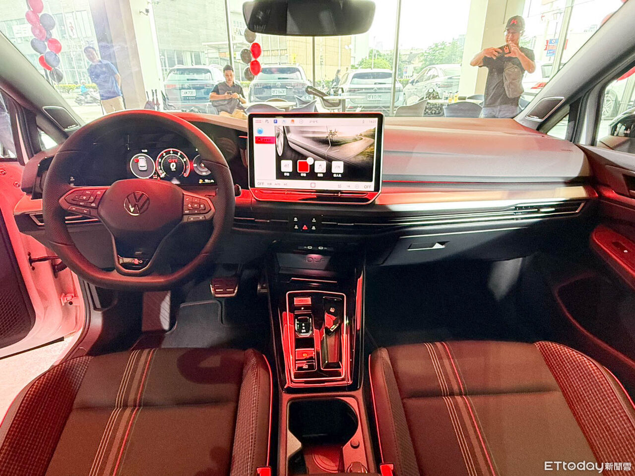 ▲福斯最強Golf GTI馬力直逼學長Golf R！50週年限量款台灣開賣。（圖／記者徐煜展攝、福斯）