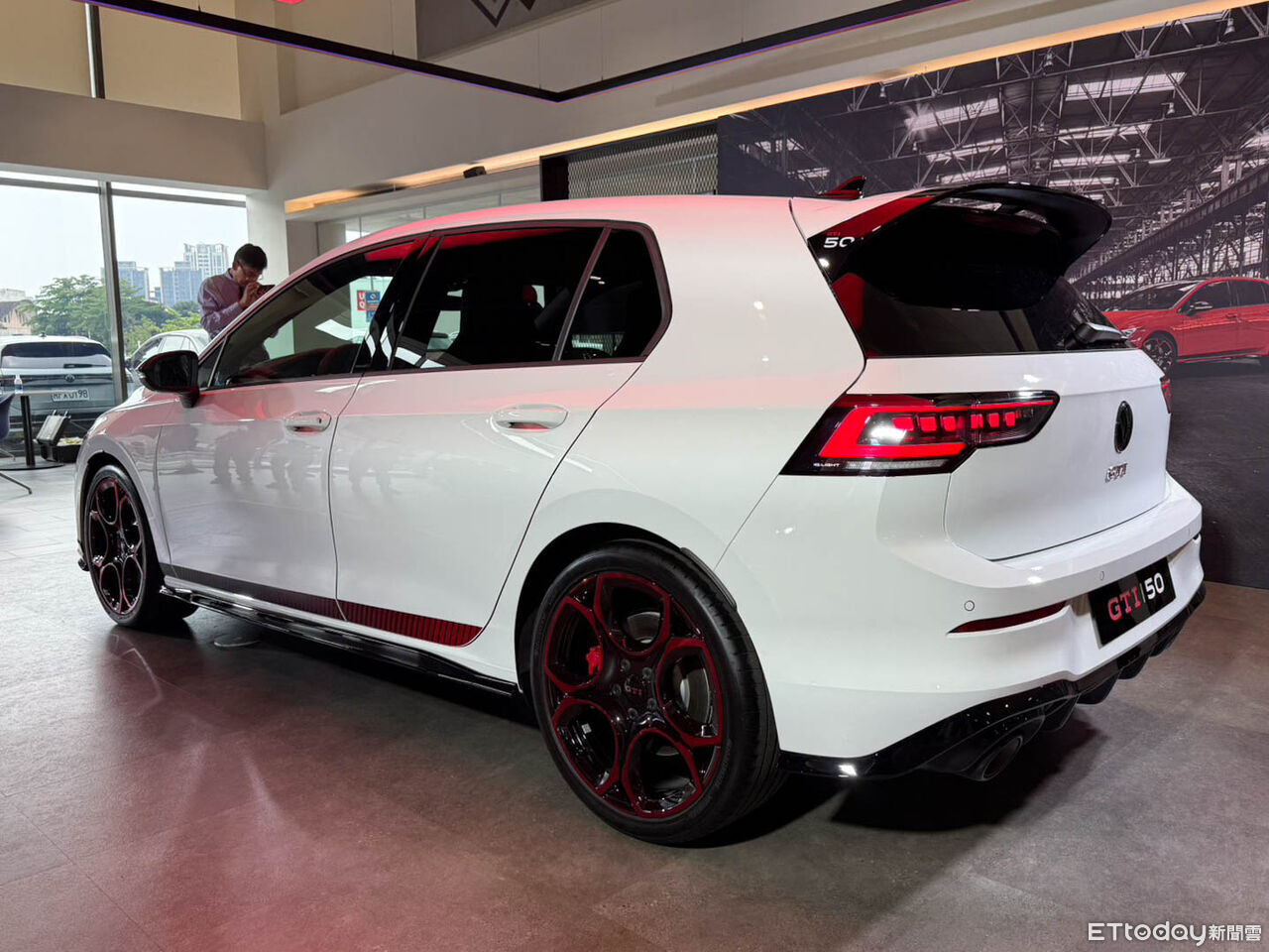 ▲福斯最強Golf GTI馬力直逼學長Golf R！50週年限量款台灣開賣。（圖／記者徐煜展攝、福斯）