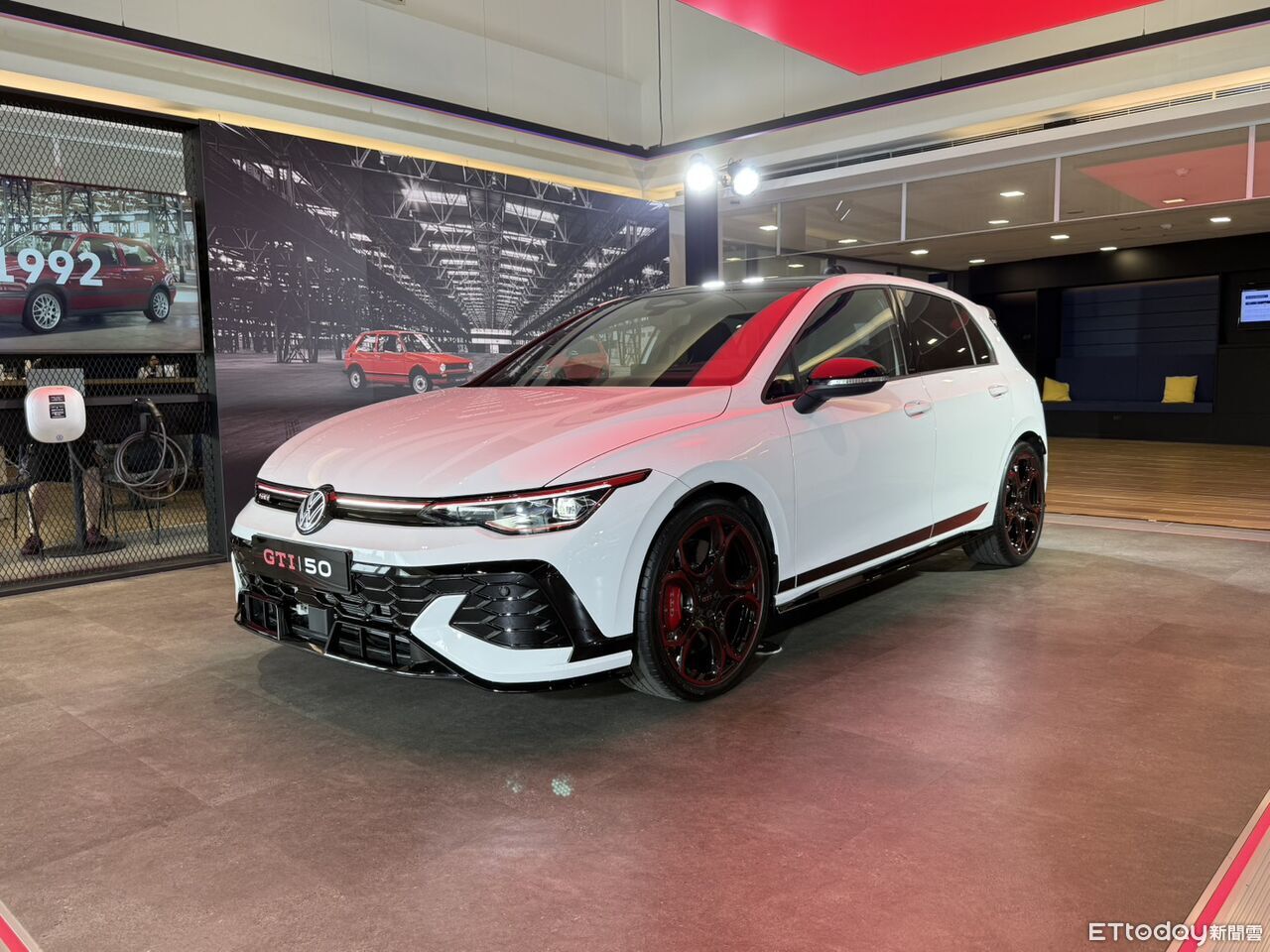 ▲福斯最強Golf GTI馬力直逼學長Golf R！50週年限量款台灣開賣。（圖／記者徐煜展攝、福斯）