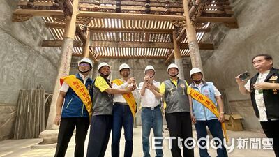 金包里慈護宮修復工程今上梁 侯友宜盼重現歷史建築風華