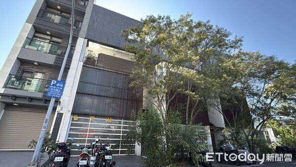 ▲▼    高雄大學,豪墅,有容,中山高中         。（圖／記者張雅雲攝）