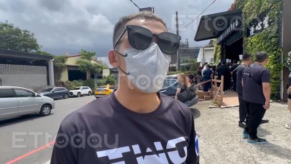 ▲張元瀚的告別式於今日舉行，好友韓森也前往現場致意。（圖／記者白珈陽攝）