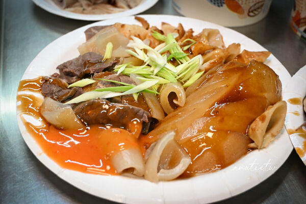 ▲▼郭家巷頭粿仔湯。（圖／部落客水晶安蹄不務正業過生活授權提供）