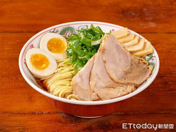 ▲魁力屋「京都熟成醬油拉麵」。（圖／業者提供）