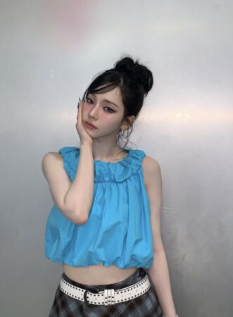 ▲Karina在選舉前PO「藍色美照」。（圖／翻攝自IG）