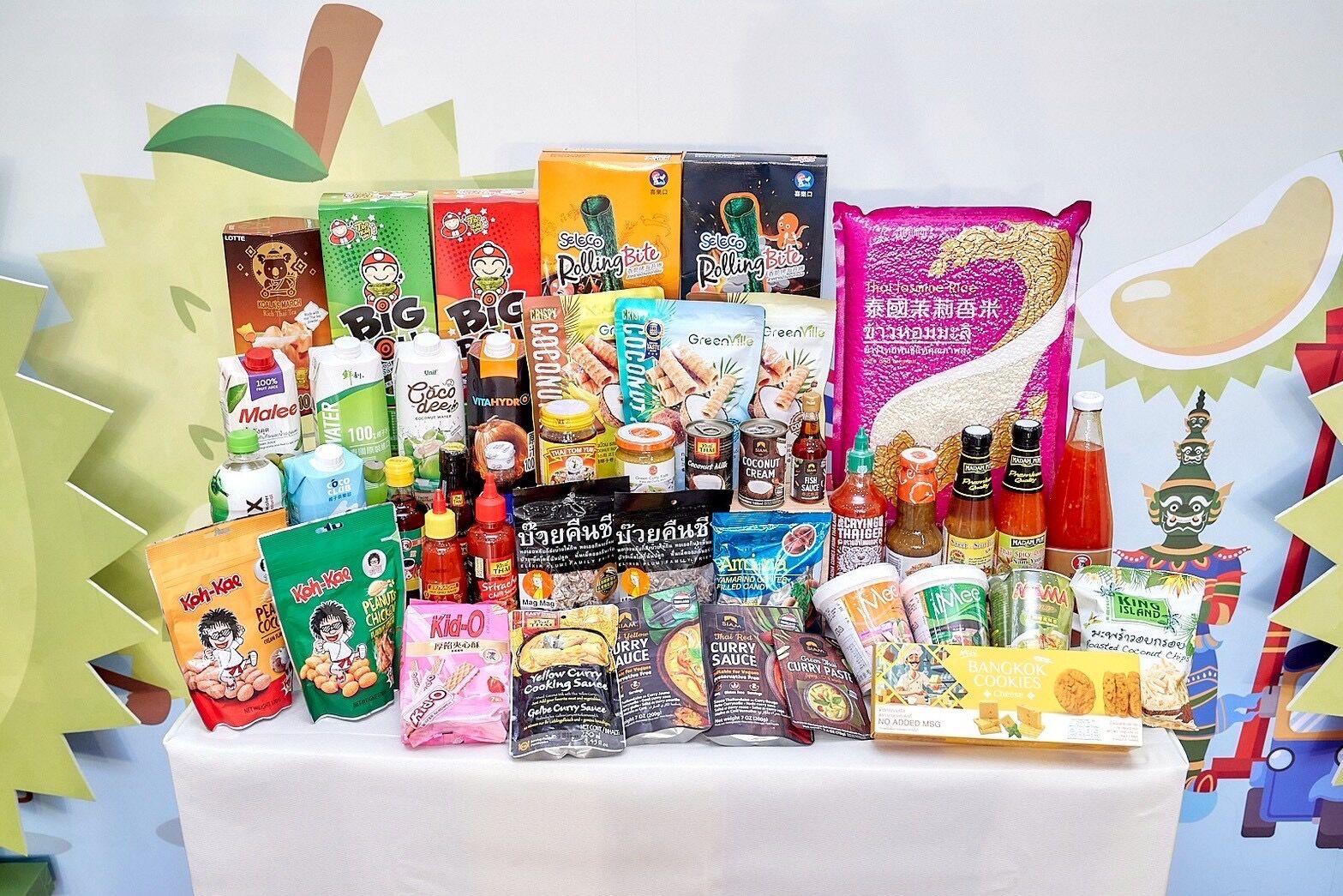 ▲▼家樂福推出「泰美味」主題美食展，引進30多款泰國特色商品。（圖／業者提供）