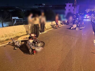 彰化大度橋驚魂夜!「5機1單車」連續追撞 釀6人擦挫傷送醫