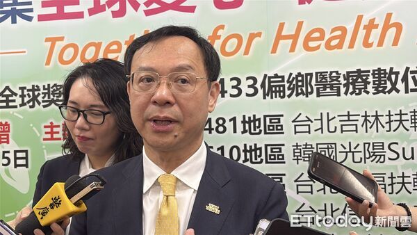 ▲▼衛福部長石崇良出席健保署與國際扶輪社「全民健康保險遠距醫療給付計畫」合作備忘錄捐贈儀式。（圖／記者洪巧藍攝）