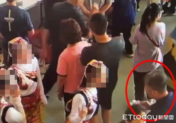 ▲周警前科累累，如今更傳出疑似在雲林廟會現場觸碰女舞者臀部。（圖／記者游瓊華翻攝）