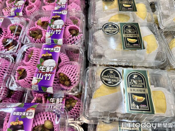 ▲▼家樂福推出「泰美味」主題美食展，引進30多款泰國特色商品。（圖／記者林育綾攝）