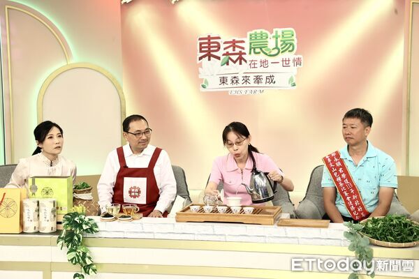 ▲▼ 侯友宜上東森農場賣茶葉      。（圖／記者徐文彬攝）