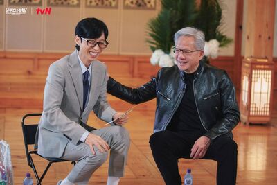 這張合照超貴！劉在錫、黃仁勳同框　韓網：2兆主持人VS 2000兆CEO