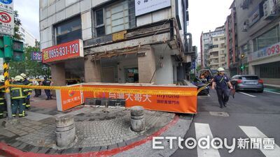 快訊／北市大安區「台哥大巨型招牌」整塊掉落　2行人遭砸送醫