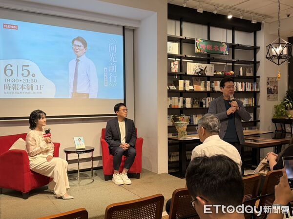 ▲▼趙少康出席黃國昌《向光前行》新書發表會。（圖／記者陳家祥攝）