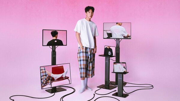 ▲柯震東化身2026台北電影節「看電影約嗎」周邊設計師，影展主視覺周邊商品全品項大公開。（圖／台北電影節提供）