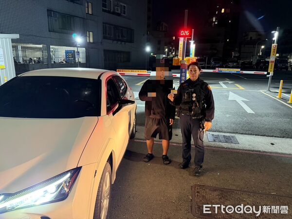 ▲兩名駕駛把車停在路邊就互嗆推擠             。（圖／記者吳奕靖翻攝）