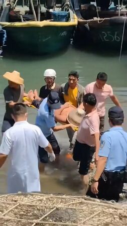 ▲▼陸遊客落海漂流7天　「生吞80隻小螃蟹」撿回一命。（圖／翻攝蓬勃新聞）
