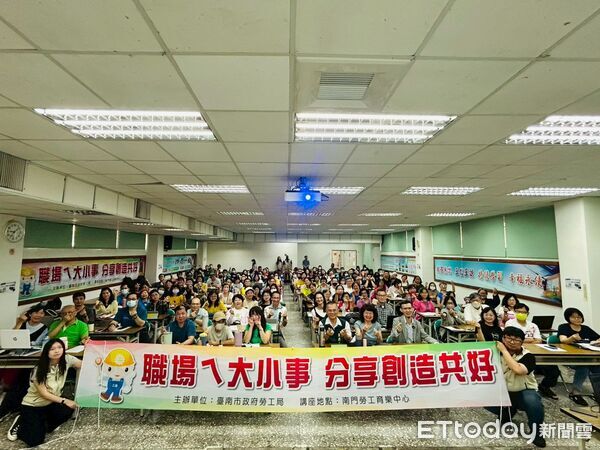 ▲台南市政府勞工局辦理職場大小事講座AI工具應用系列課程，帶領學員學習Gemini圖片生成。（記者林東良翻攝，下同）
