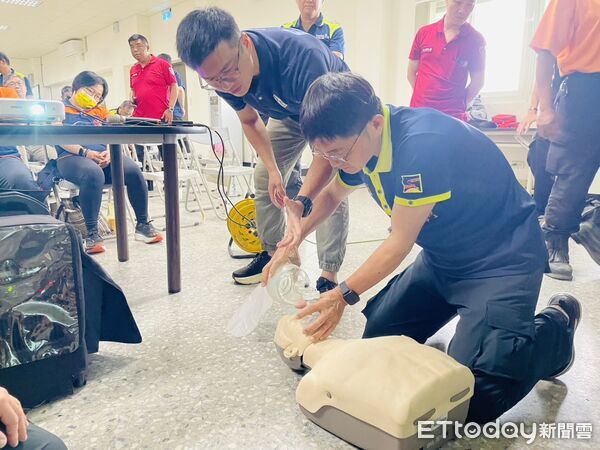 ▲台南市消防局第七救災救護大隊辦理義消基本救命術BLS訓練，強化緊急救護能力。（記者林東良翻攝，下同）