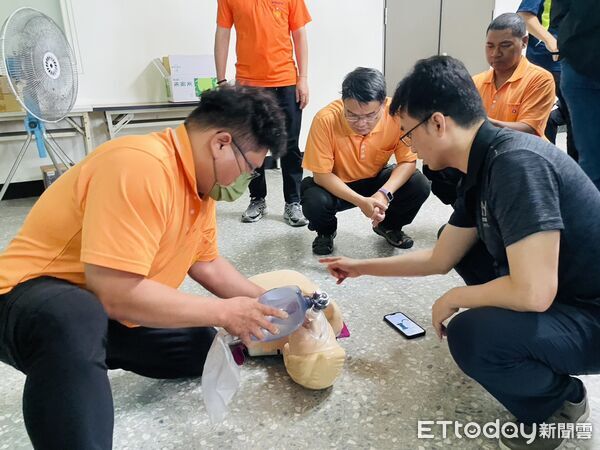 ▲台南市消防局第七救災救護大隊辦理義消基本救命術BLS訓練，強化緊急救護能力。（記者林東良翻攝，下同）