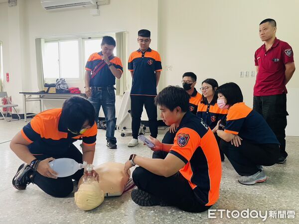 ▲台南市消防局第七救災救護大隊辦理義消基本救命術BLS訓練，強化緊急救護能力。（記者林東良翻攝，下同）