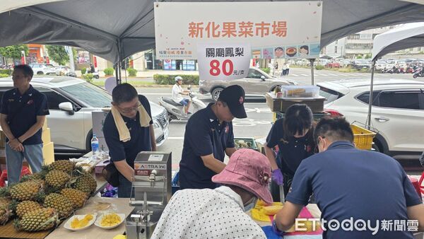 ▲▼  嘉市消費力驚人！黃敏惠攜手黃偉哲「強強聯手」 助攻台南農特產再現搶購潮   。（圖／記者翁伊森攝）