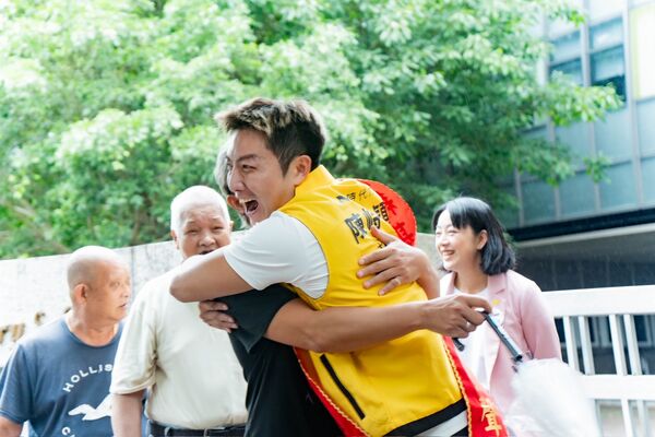 ▲▼兩屆里長陳峙穎投入議員選戰。（圖／時代力量提供）