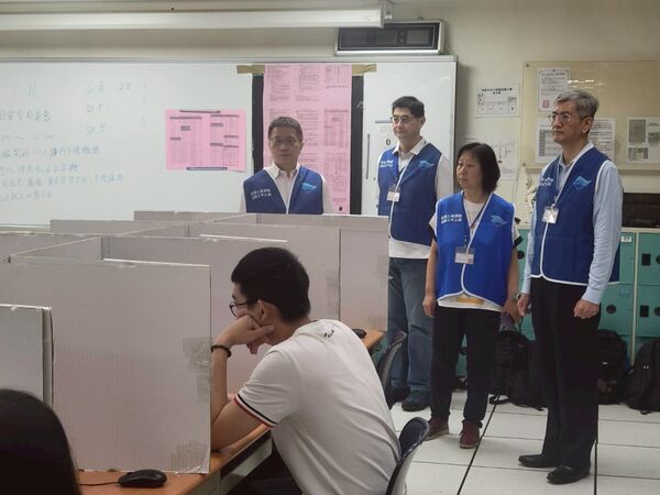 ▲航港局葉協隆局長視察台北考場。（圖／航港局提供）